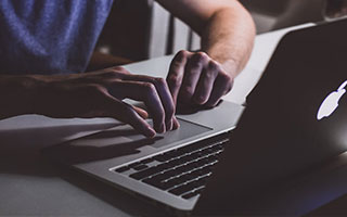 开云体育平台app-接连送礼被换下！记者致信金斯基：我懂崩盘的滋味，别让它定义你